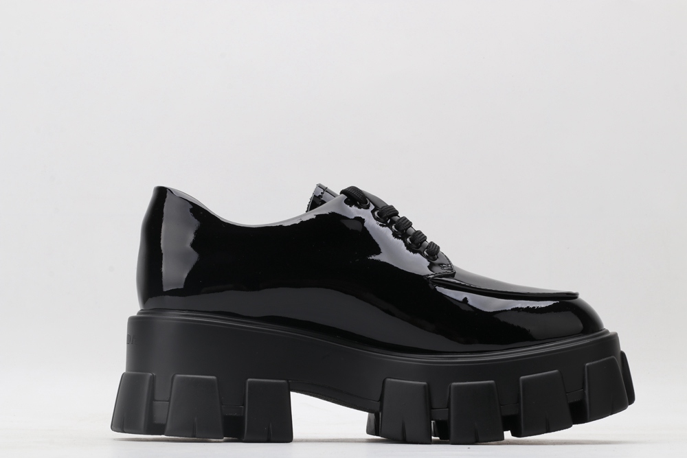 P*rada SNEAKER